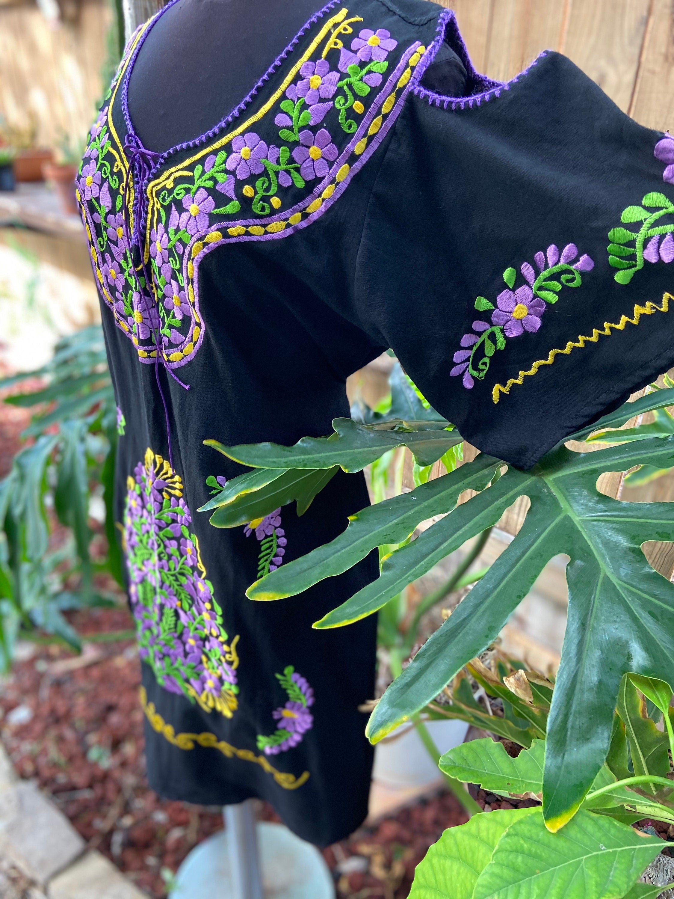 Authentic, Mexican Dress, Very nice and Gorgeous Embroidered Dress in Small size