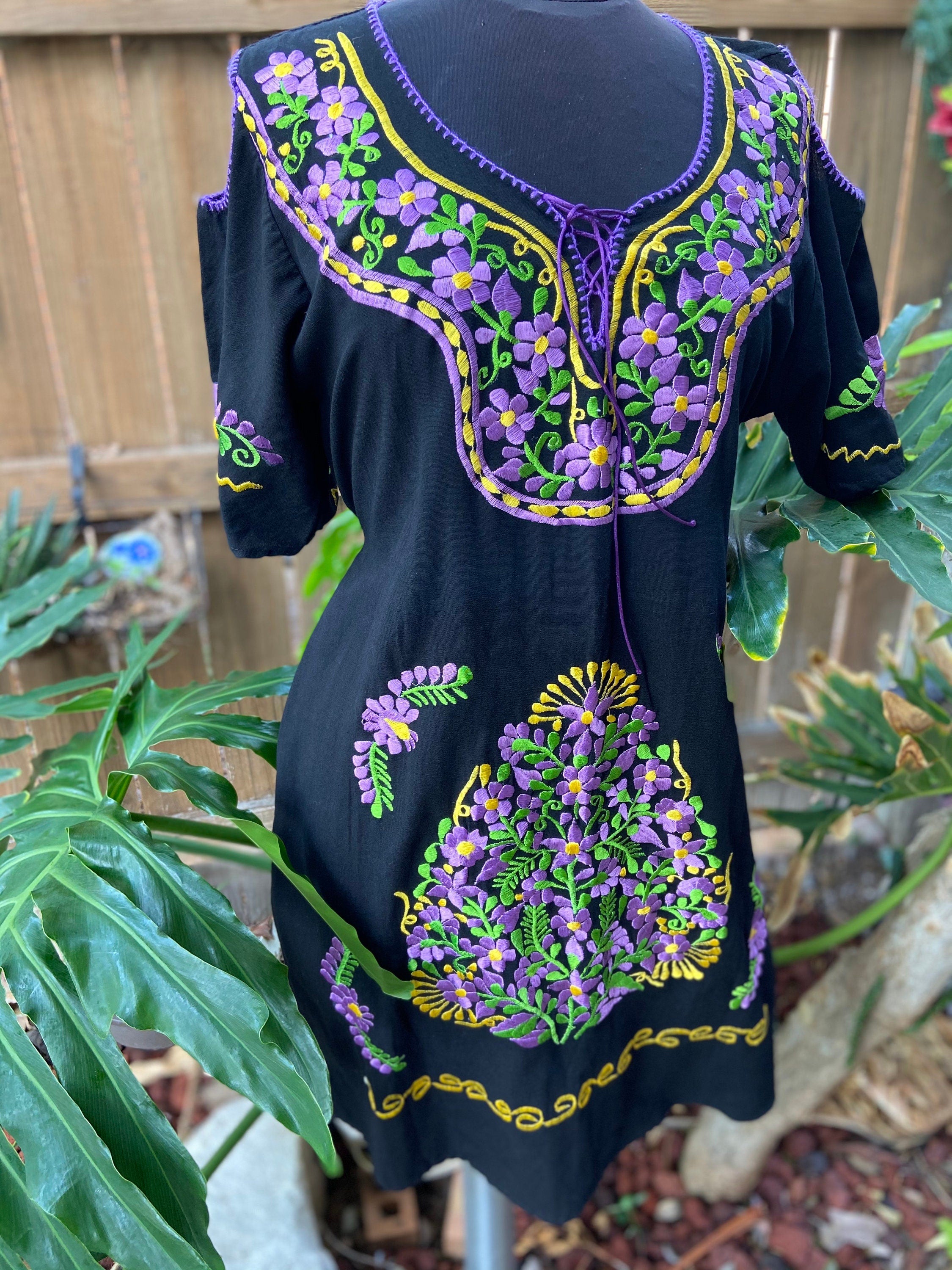 Authentic, Mexican Dress, Very nice and Gorgeous Embroidered Dress in Small size